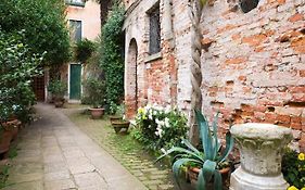 Venice -Spacious And Central Flat With Private Patio